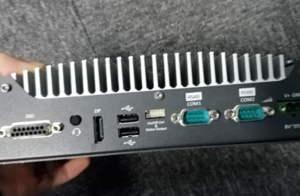 東田嵌入式工業電腦.png