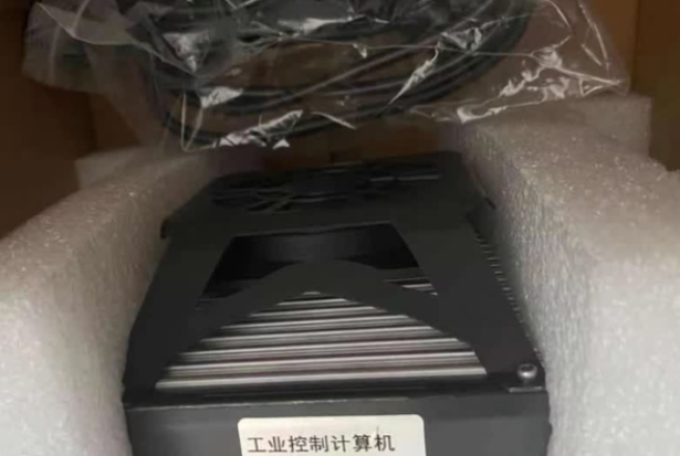 東田嵌入式工業電腦.png